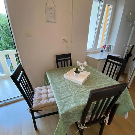 Varga Apartment *